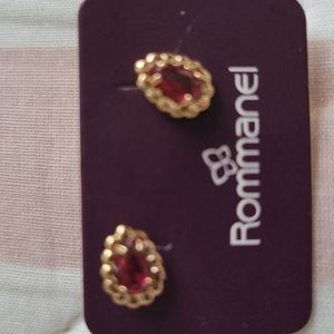 Gold joy stud earrings in red